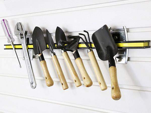 magnetic tool holder